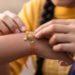 रक्ष बंधन गिफ्ट गाइड: अमेज़ॅन और फ्लिपकार्ट पर 1000 रुपये के तहत शीर्ष गैजेट्स