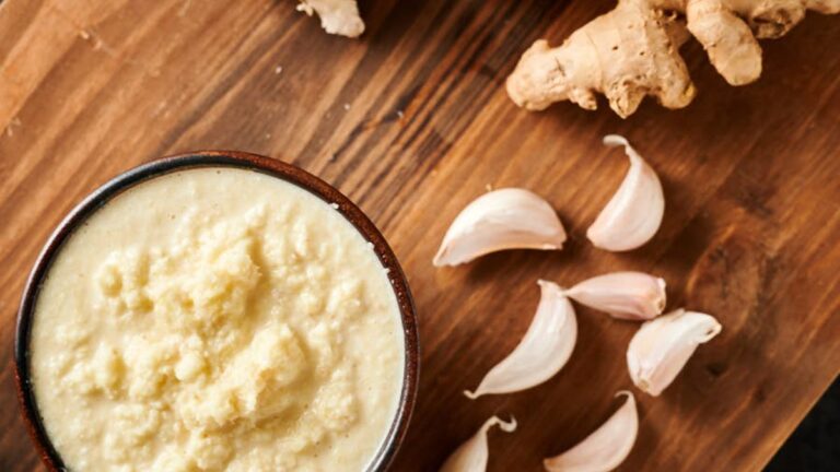 हैदराबाद में जब्त किए गए अदरक-लहसुन का पेस्ट; यहां बताया गया है कि क्या आपकी शुद्ध है या नकली है