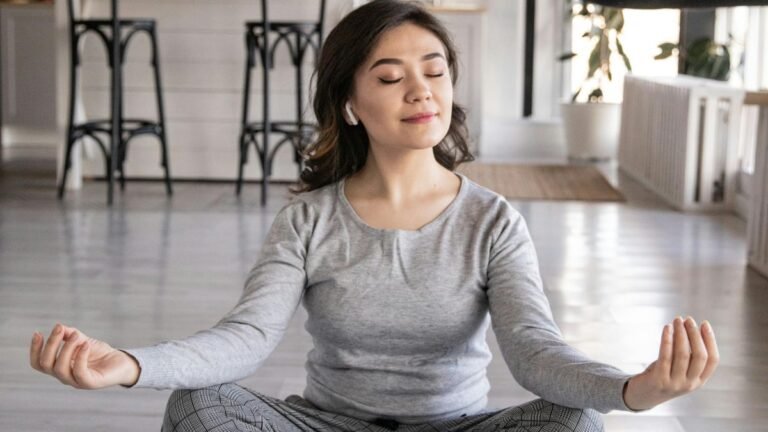 9 आसान माइंडफुलनेस व्यायाम हर दिन सकारात्मक रहने के लिए