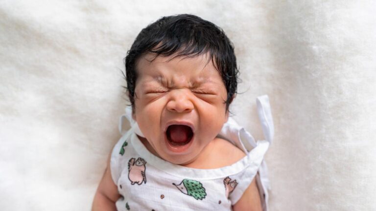 Coimbatore फोटो स्टूडियो एक बच्चे के जन्म के पहले 48 घंटे का दस्तावेज, शांत और अराजकता को कैप्चर करना