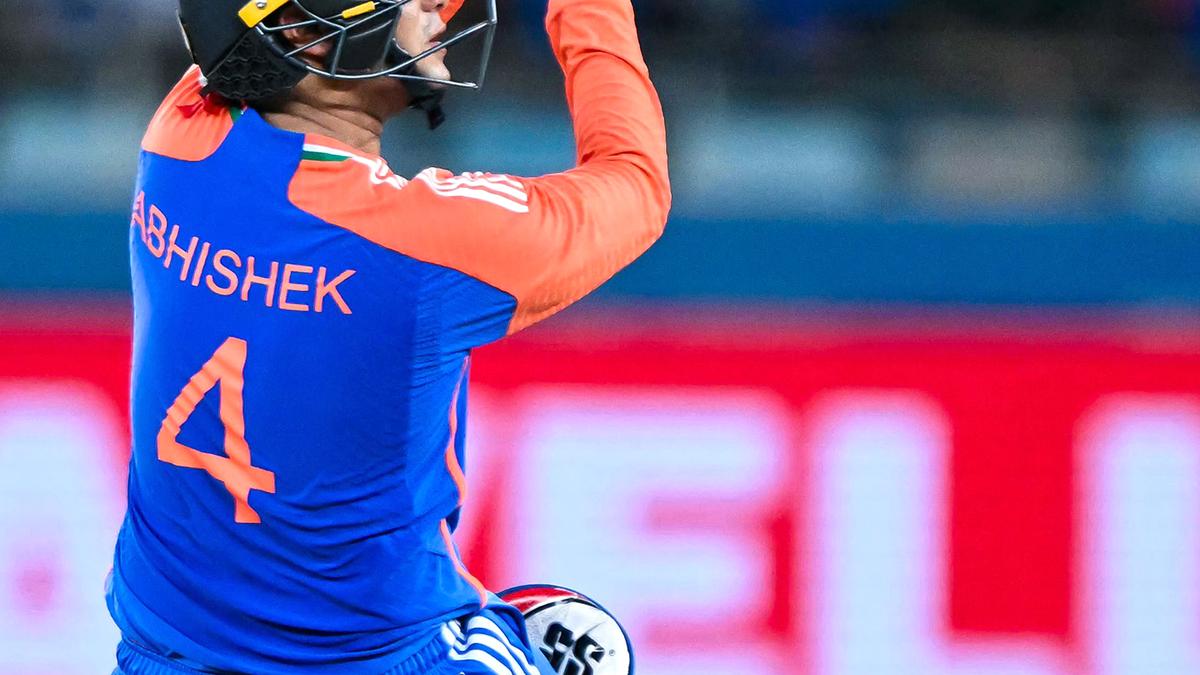 अभिषेक – शीर्ष पर सुंदर विध्वंसक