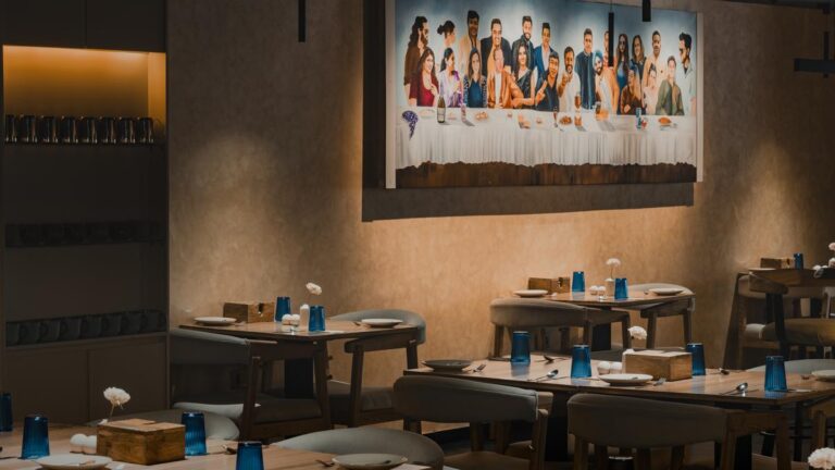 इंदौर में, एटेलियर वी की डारिंग न्यू कॉकटेल मेनू सामग्री, तकनीकों और कहानियों के साथ फ़्लर्ट करती है