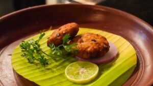 कुंबकोनम में अट्रुपादुथल में, संगम -रा तमकम के माध्यम से यात्रा करें