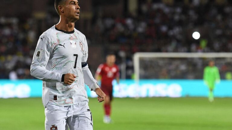 क्रिस्टियानो रोनाल्डो ने एक आश्चर्यजनक गोल किया क्योंकि वह एक छठे विश्व कप को लक्षित करता है