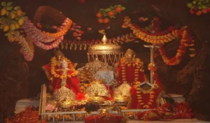 प्रसिद्ध मंदिर: नवरात्रि में मां दुर्गा के इन चमत्कारी धामों के दर्शन, अद्भुत शांति पाते हैं