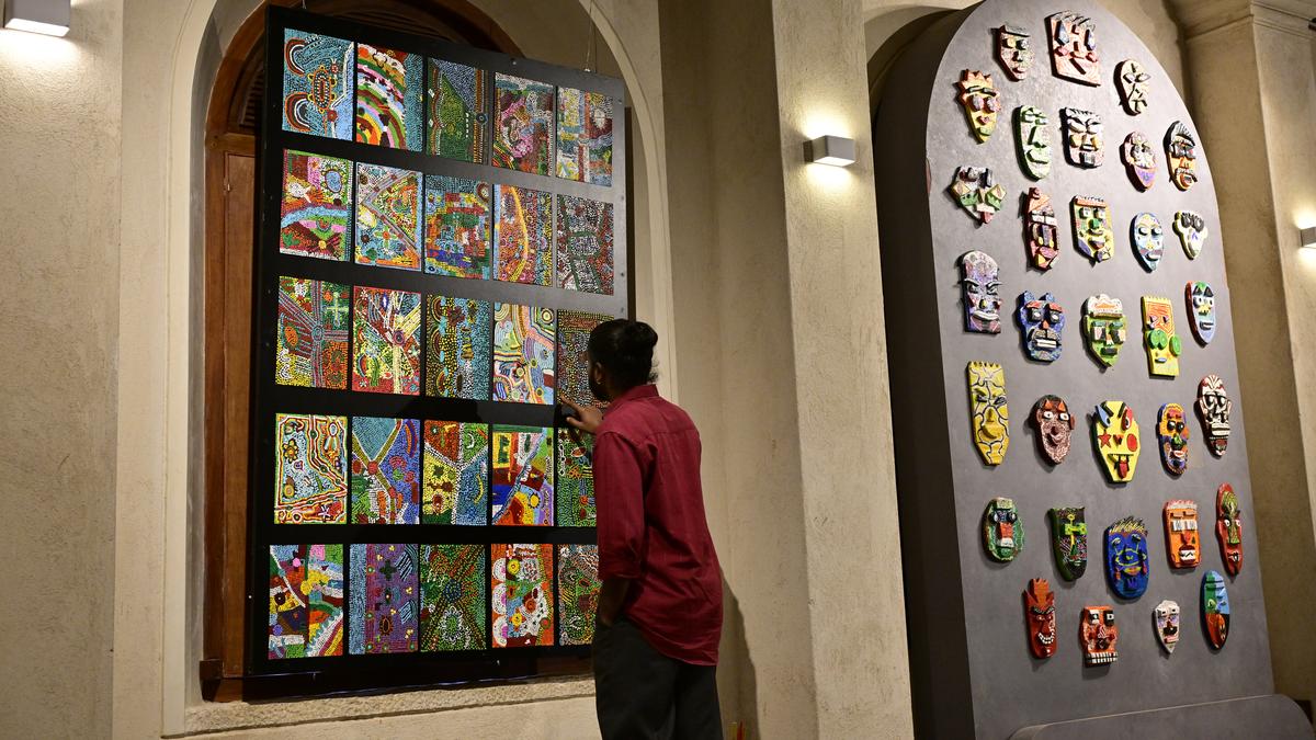 बेंगलुरु की सभा RBANM के छात्रों द्वारा कलाकृति की मेजबानी करती है