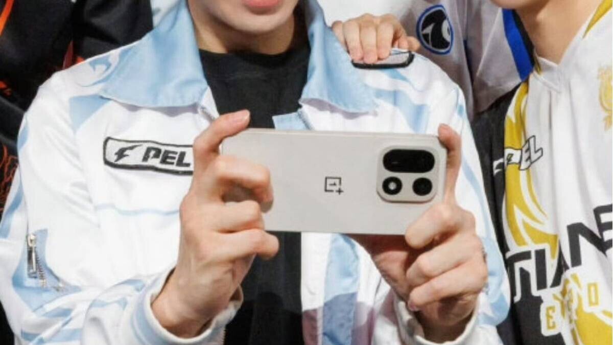 वनप्लस 15 ने स्नैपड्रैगन 8 एलीट जीन 5, नया कैमरा डिज़ाइन और बिग बैटरी के साथ घोषणा की