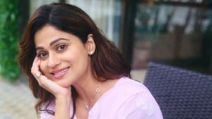 शमिता शेट्टी की सीढ़ी वर्कआउट हैक: व्यस्त शेड्यूल के लिए एक त्वरित फिटनेस ट्रिक