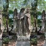 इस हेलोवीन, मुंबई के सबसे बड़े कब्रिस्तान की सैर करें