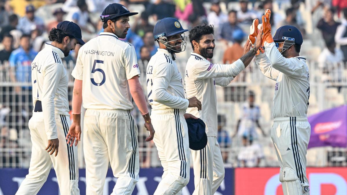 IND बनाम SA पहला टेस्ट: खतरनाक ट्रैक पर नाइन-पिन की तरह गिरे विकेटों के बीच भारत की पकड़ मजबूत