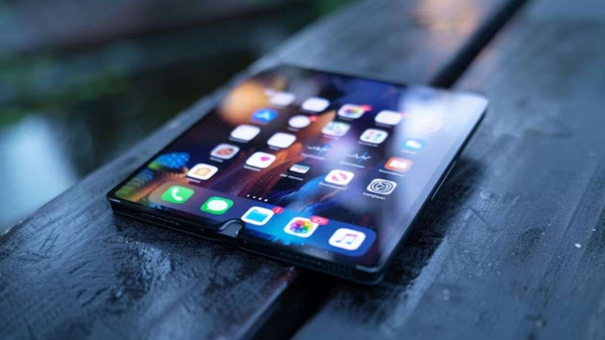 iPhone फोल्ड लीक से लॉन्च टाइमलाइन, कीमत, कैमरा, बैटरी और मुख्य डिज़ाइन विवरण का पता चलता है