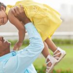 कामकाजी पिता का अपराध बोध वास्तविक है: एक मनोवैज्ञानिक बताते हैं कि इससे कैसे निपटा जाए