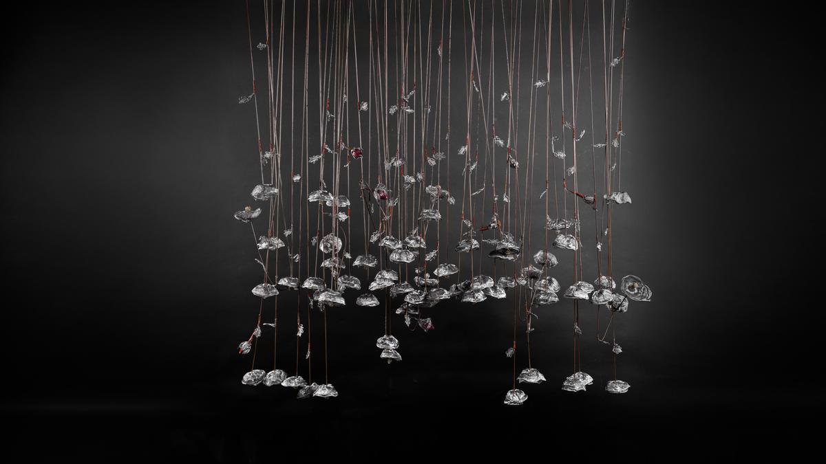 कैसे दिल्ली का एक कला शो लुप्त हो रहे बगीचों को प्रतिबिंबित करने के लिए मूर्तिकला का उपयोग करता है