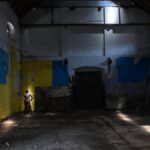 कोच्चि मुज़िरिस बिएननेल 2025: प्रोडक्शन टीम के पर्दे के पीछे के काम पर एक नज़र