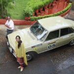 चेन्नई की एक पुरानी क्लासिक कार हिमालय पर चलती है और रास्ते में रुकती है