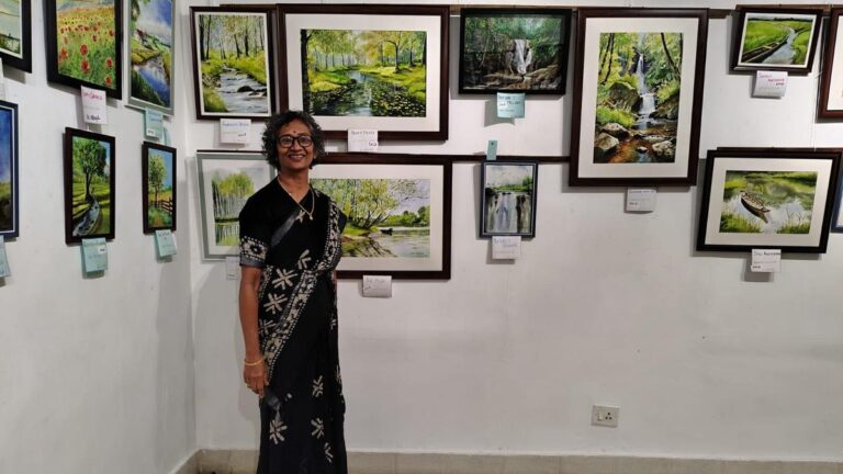 तिरुवनंतपुरम में प्रदर्शन पर डॉ. उषा शाजहां की पेंटिंग परिचित का जश्न मनाती हैं