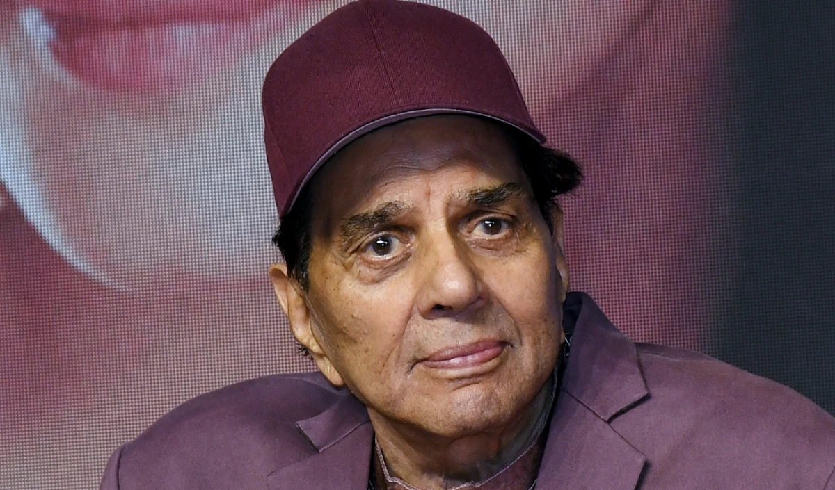 नहीं रहे दिग्गज अभिनेता धर्मेंद्र, अब भी आधिकारिक बयान का इंतजार, बॉलीवुड के एवरग्रीन ही-मैन के सफर पर एक नजर