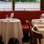 बांद्रा में कैस्पर्स एक बिस्टरो है जो मुंबई को थोड़ी आसानी से सांस लेने देता है