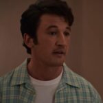 माइल्स टेलर, एलिज़ाबेथ ओल्सेन और कैलम टर्नर हर युग में इस रोमांटिक कॉमेडी में चमकते हैं