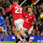 मैन यूनाइटेड एवर्टन से हार गया; टीम के साथी को थप्पड़ मारने के लिए गुये को दुर्लभ लाल कार्ड मिला