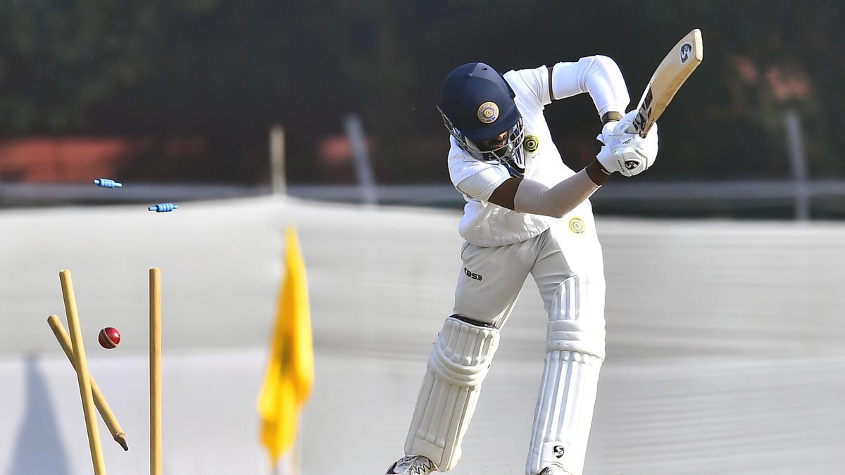 रणजी ट्रॉफी | गेंदबाजों के कहर बरपाने ​​के बाद समद और वाधवान ने जेएंडके को ड्राइवर की सीट पर बिठाया