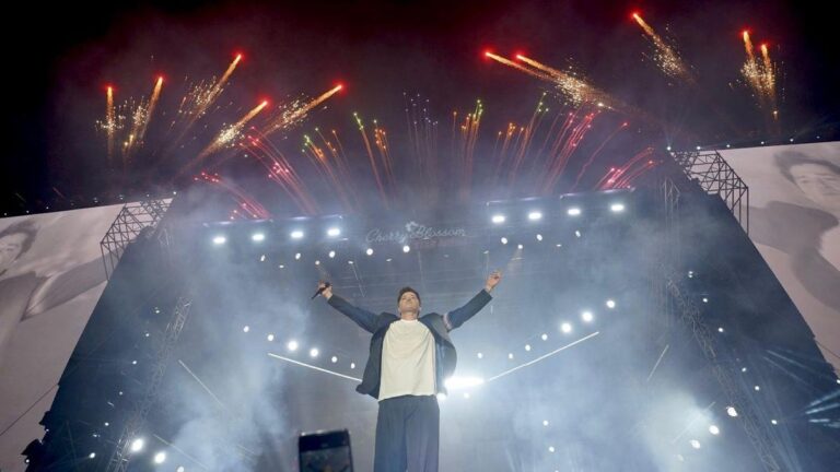 शिलांग के चेरी ब्लॉसम फेस्टिवल 2025 में स्क्रिप्ट, जेसन डेरुलो और आर्म रेसलिंग