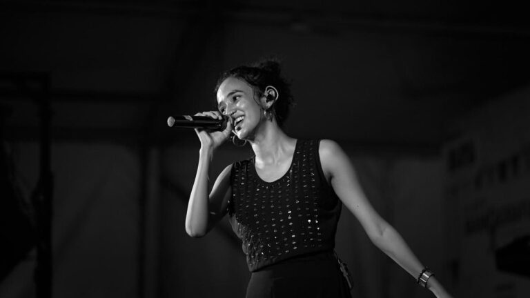 सर्वश्रेष्ठ पार्श्व गायिका के लिए केरल राज्य पुरस्कार 2024 जीतने पर गायिका-गीतकार ज़ेबा टॉमी