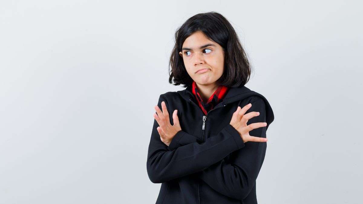 6 संकेत जो एक व्यक्ति चुपचाप असुरक्षा से जूझ रहा है; चौथा आपको आश्चर्यचकित कर सकता है