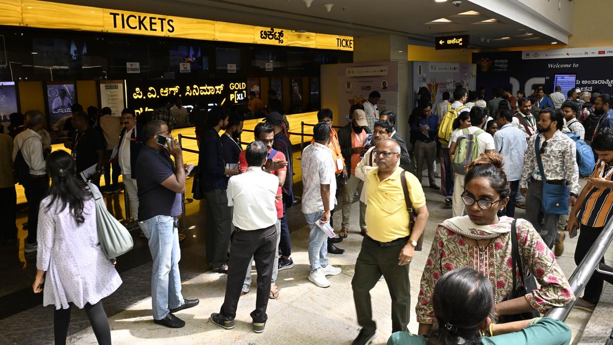 BIFFes: फिल्म महोत्सव के आयोजन स्थल में बदलाव पर प्रतिनिधियों की भौंहें तन गईं