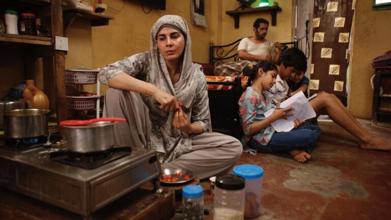 IFFK 2025: अभिनेता-निर्देशक तनिष्ठा चटर्जी अपनी फिल्म 'फुल प्लेट' पर, कैंसर से चल रही लड़ाई और अपनी कला के बारे में