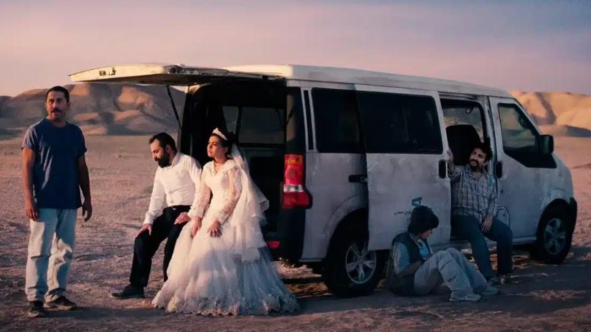 IFFK 2025: जाफ़र पनाही की इट वाज़ जस्ट ए एक्सीडेंट एक दुर्लभ नैतिक शक्ति और प्रामाणिकता से भरपूर है