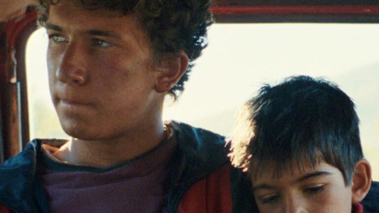 IFFK 2025: डीजे अहमत - किशोर सौहार्द पर एक भीड़-सुखदायक सुविधा