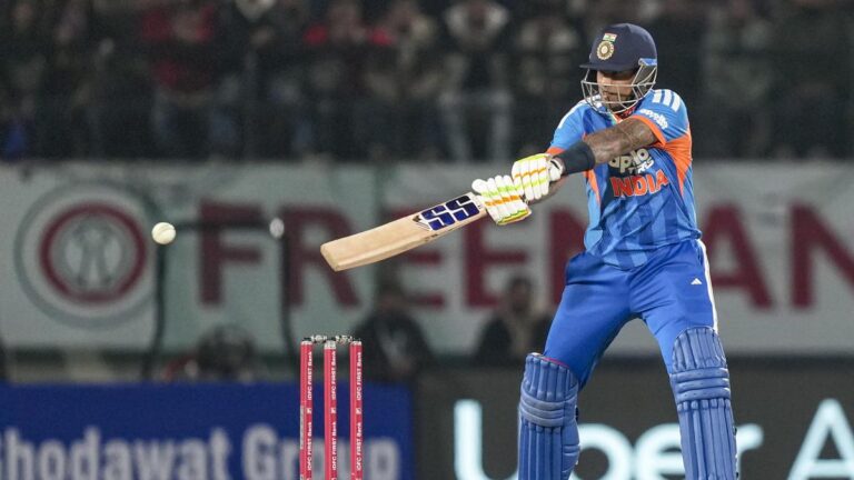 IND vs SA चौथा T20I: सूर्यकुमार पर दबाव बढ़ रहा है क्योंकि भारत की नजर दक्षिण अफ्रीका पर सीरीज जीतने पर है