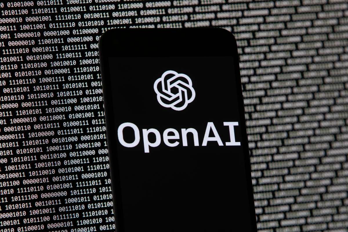 OpenAI को अपना पहला राजस्व प्रमुख मिला, जो लाभ पर ध्यान केंद्रित करने का संकेत देता है