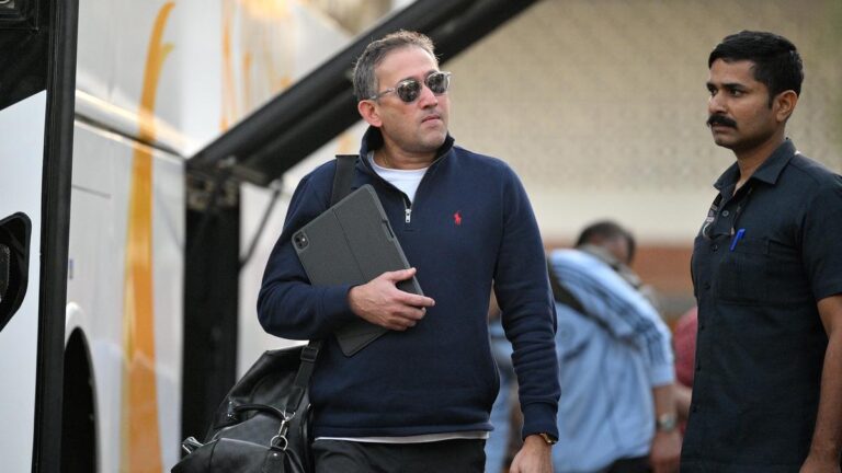 अगरकर का कहना है कि टी20 टीम से शुबमन गिल को बाहर किया गया है, इस समय उनके रन थोड़े कम हैं, लेकिन वह गुणवत्ता वाले खिलाड़ी हैं।