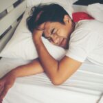 अध्ययन में पाया गया है कि मोटापे और मधुमेह की तुलना में सात घंटे से कम सोना जीवन भर के लिए अधिक खतरनाक है