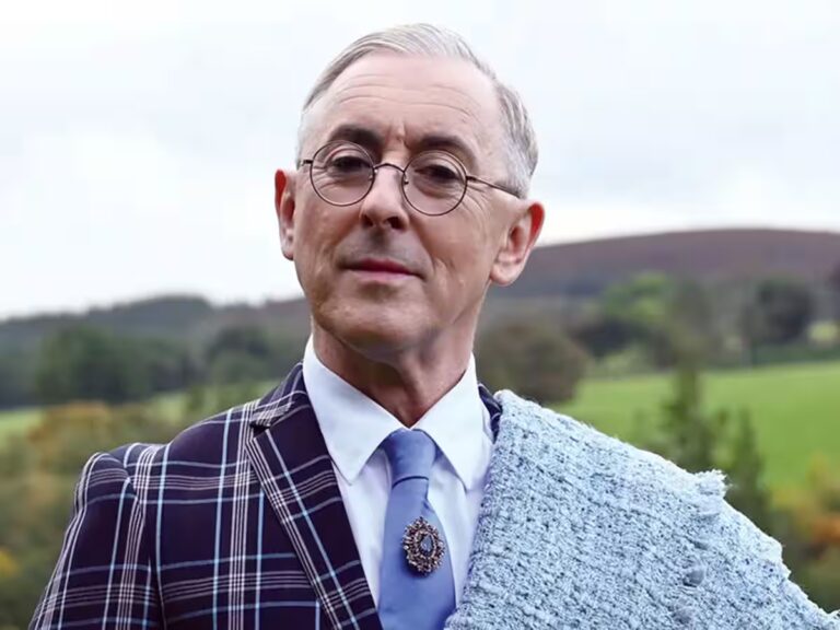 अभिनेता-निर्देशक एलन कमिंग बाफ्टा अवार्ड्स 2026 की मेजबानी करने के लिए तैयार हैं