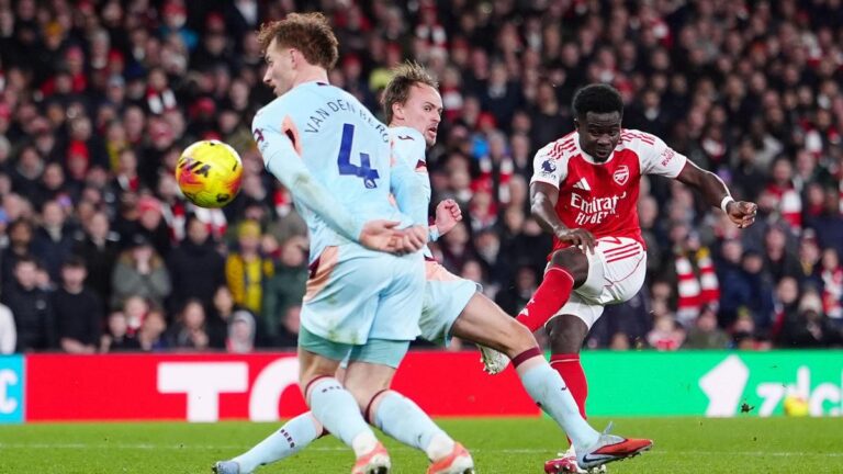 आर्सेनल ने प्रीमियर लीग में बढ़त बनाई, लीड्स में चेल्सी को हराया