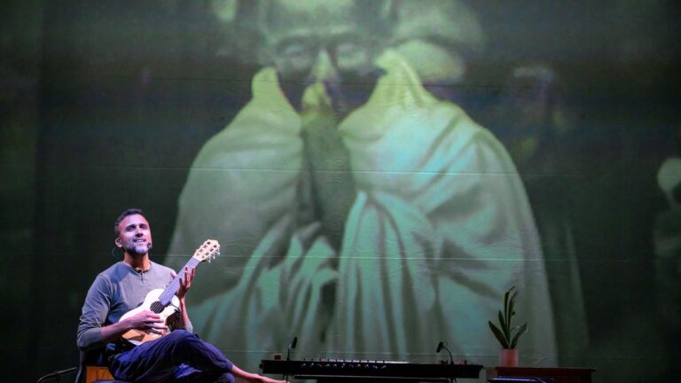 एलए स्थित आदित्य प्रकाश वाराणसी और बेंगलुरु में अपना इमर्सिव गिग थिएटर 'रूम-आई-नेशन' पेश करेंगे