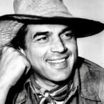 करण ने किया अस्थियों का विसर्जन: हर की पौढ़ी पर धर्मेन्द्र के अंतिम संस्कार पर पुजारी