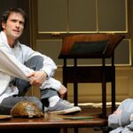 कैसे टॉम स्टॉपर्ड का नाटक अर्काडिया विज्ञान और साहित्य को एक दूसरे से जुड़े हुए कार्यों के रूप में पुनः प्रस्तुत करता है