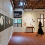 कोच्चि द्विवार्षिक में सारा चांडी की प्रदर्शनी सीरियाई ईसाई विरासत और स्मृति की खोज करती है