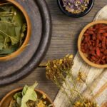 खान-पान के नियमों से लेकर दवाओं तक: 2025 में 10 आयुर्वेदिक मिथकों का भंडाफोड़