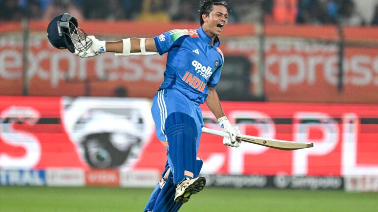 जयसवाल - सफेद गेंद की दुनिया में अपने पैर जमाने वाला टेस्ट खिलाड़ी