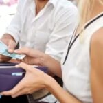 जेन जेड रिश्तों में बिलों, तारीखों और वित्तीय सीमाओं को कैसे संभालता है?