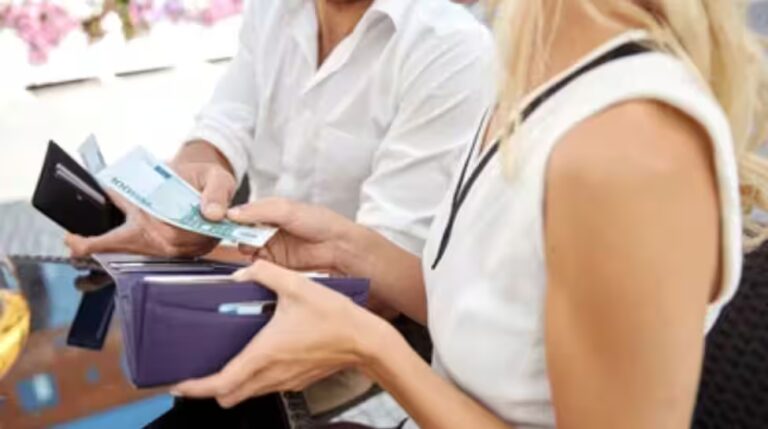 जेन जेड रिश्तों में बिलों, तारीखों और वित्तीय सीमाओं को कैसे संभालता है?