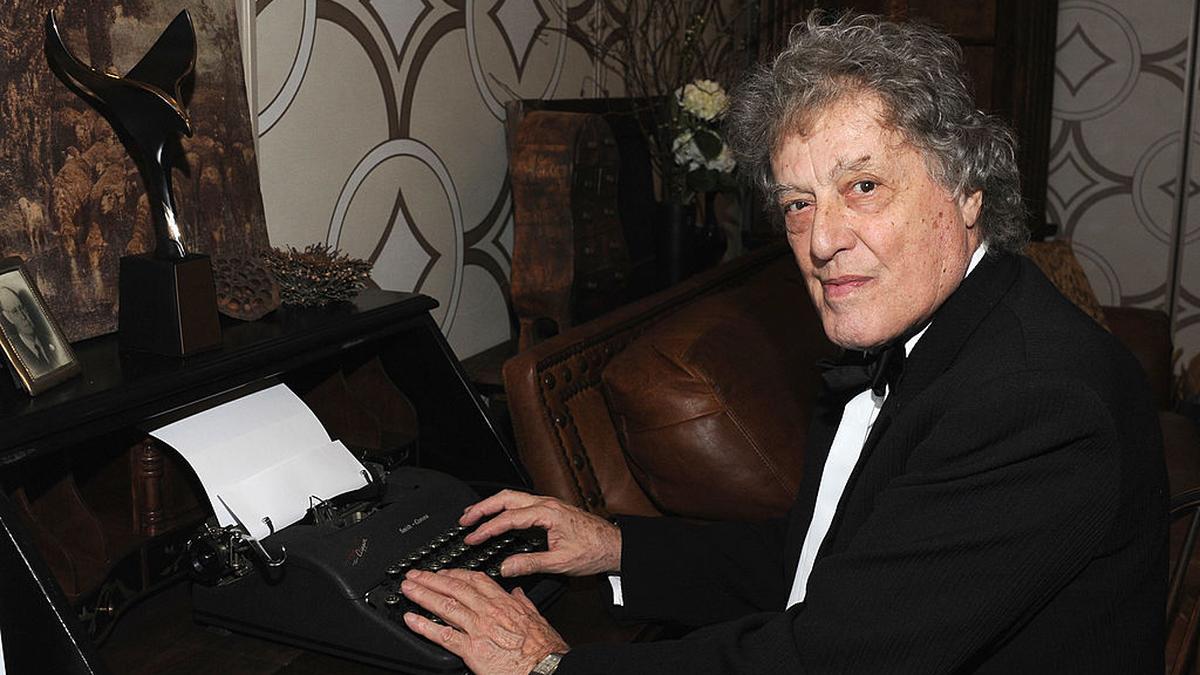 टॉम स्टॉपर्ड के 'बेतुके' नाटकों पर क्वासर ठाकोर पदमसी और वे प्रासंगिक क्यों बने हुए हैं