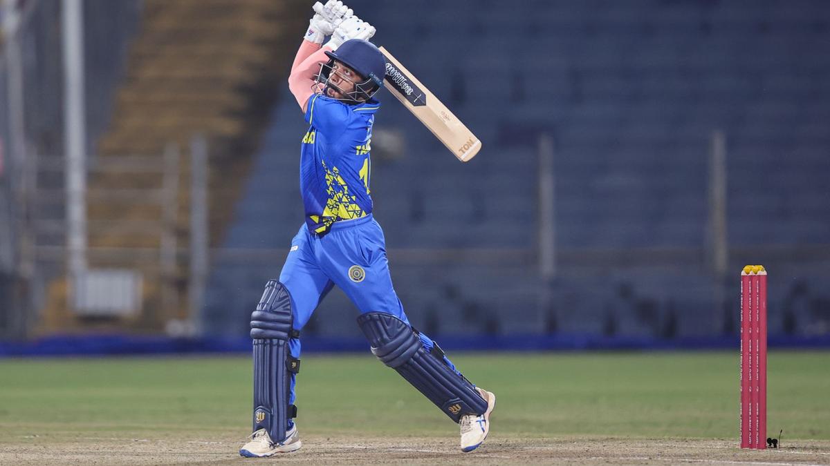 तन्मय और अमन चमके, हैदराबाद ने मुंबई को हराया