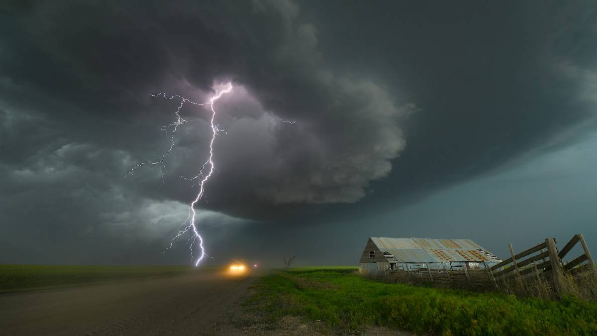 तूफ़ान के दौरान सुरक्षित रहना: बिजली अलर्ट के लिए दामिनी ऐप के बारे में सब कुछ