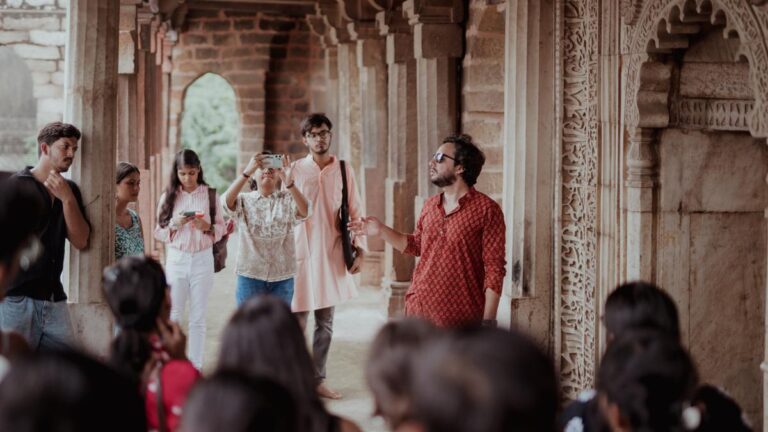 दिल्ली में शीतकालीन सैर: नए हेरिटेज ट्रेल्स, विचित्र पर्यटन और भोजन के लिए सैर